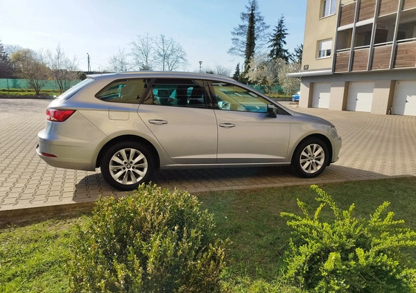 Toyota Avensis cena 37490 przebieg: 222991, rok produkcji 2011 z Międzyzdroje małe 79